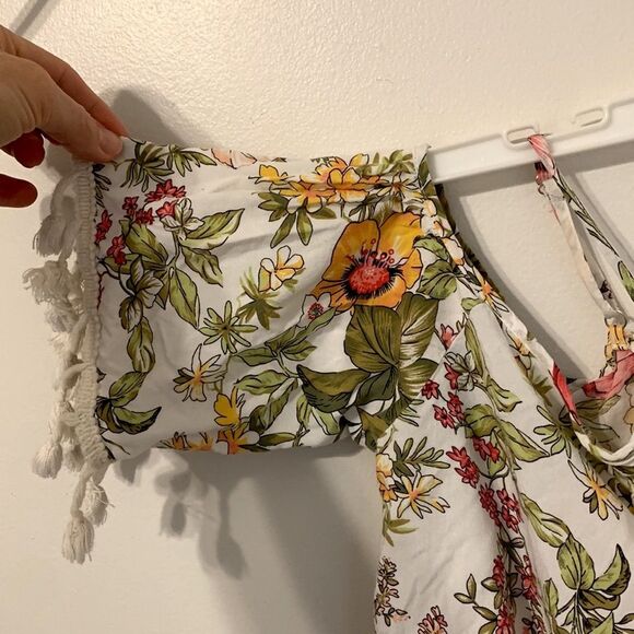 Cynthia Mehra | Floral Cold Shoulder Women’s Cropped Tank with Tassels - Picture 4 of 8